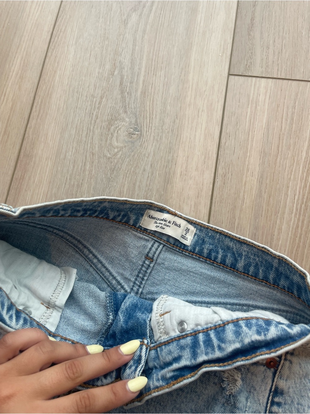 Abercrombie The Mom Short High Rise Jean Shorts - Picture 3 of 5